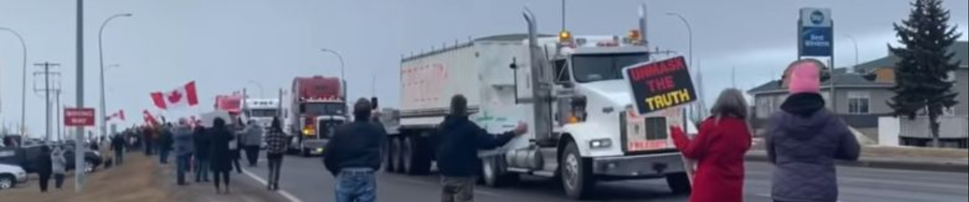 Über 60.000 Tru­cker in den USA und Kana­da ver­bün­den sich für die Rück­ge­win­nung des Rechtsstaates